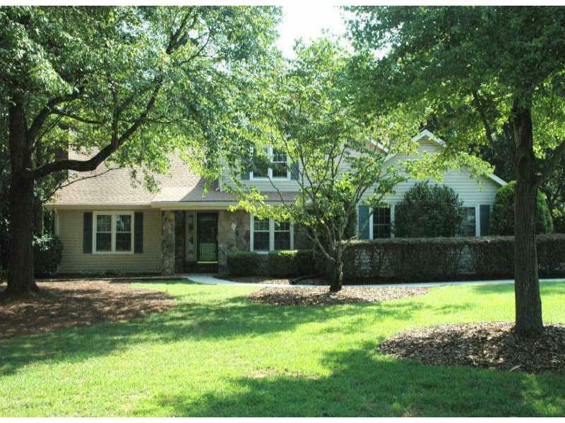 Property Photo: 545 Saddle Creek Circle 30076