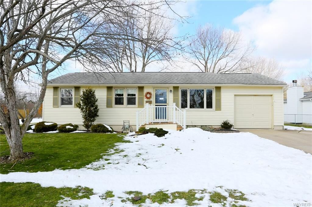 Property Photo:  124 Brookwood Drive  NY 14075