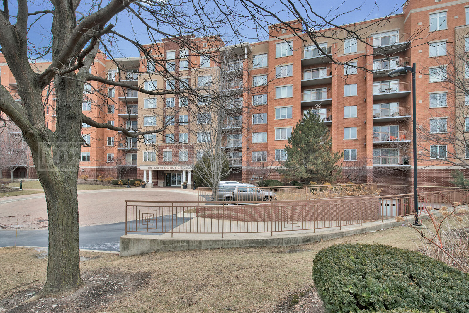 Property Photo:  1 North Beacon Place 509  IL 60525 