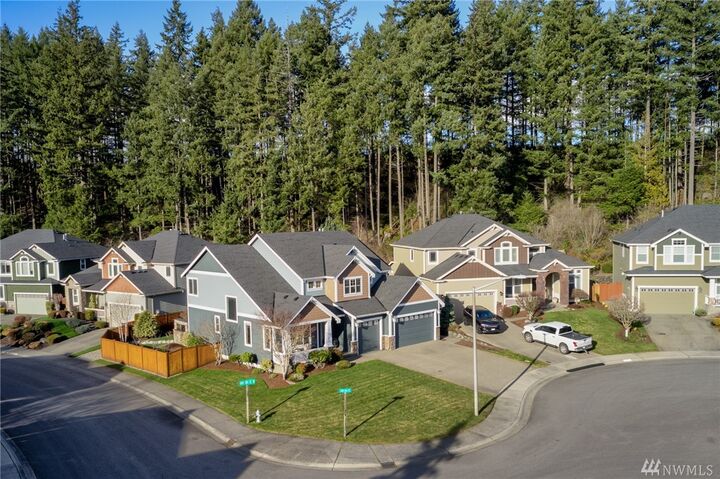 Property Photo:  18012  121st Avenue E  WA 98374 