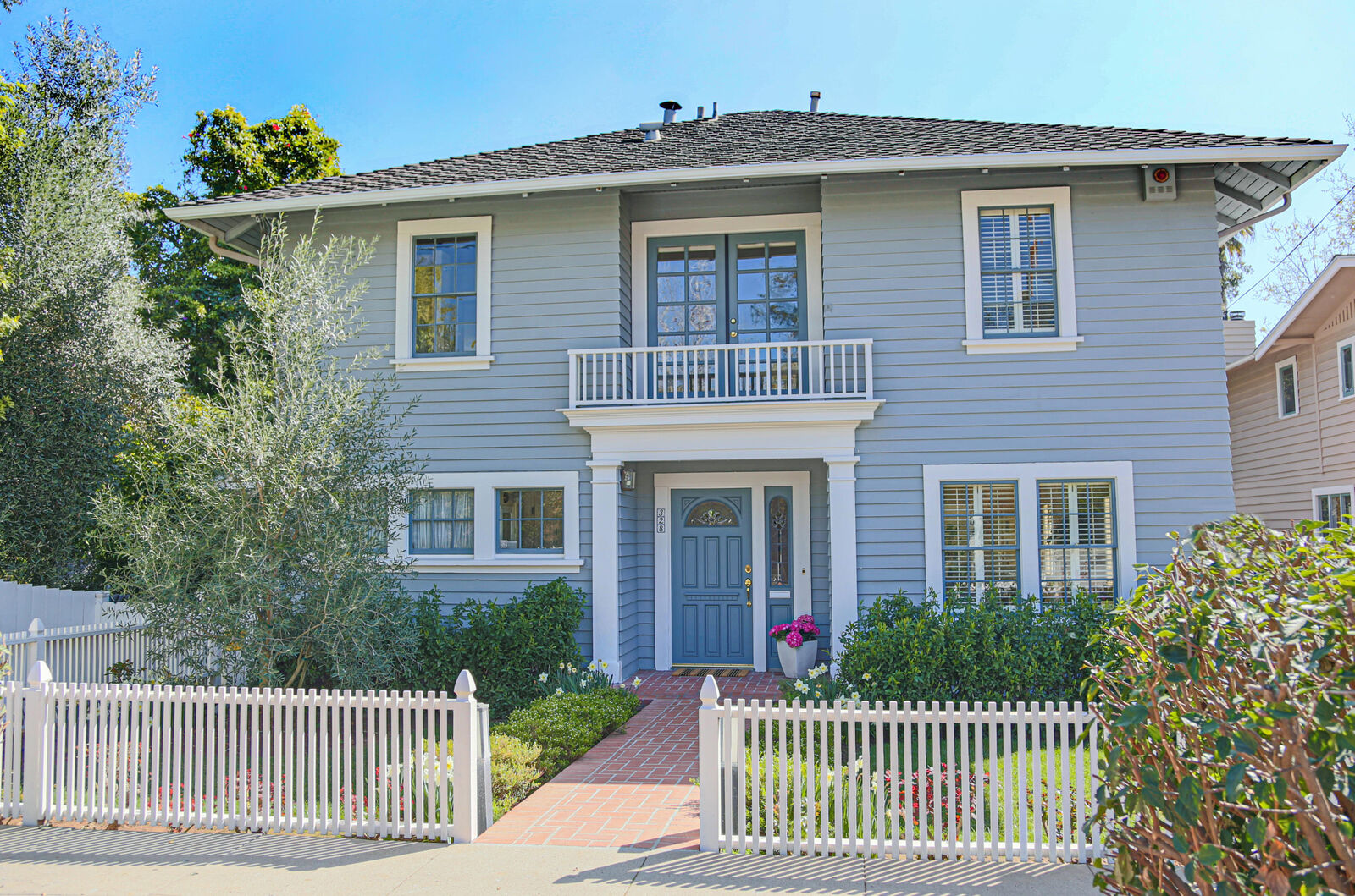 Property Photo:  328 E Islay Street  CA 93101 