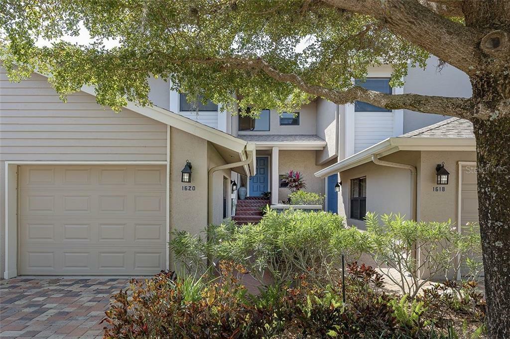 Property Photo: 1620 Starling Drive 204 FL 34231
