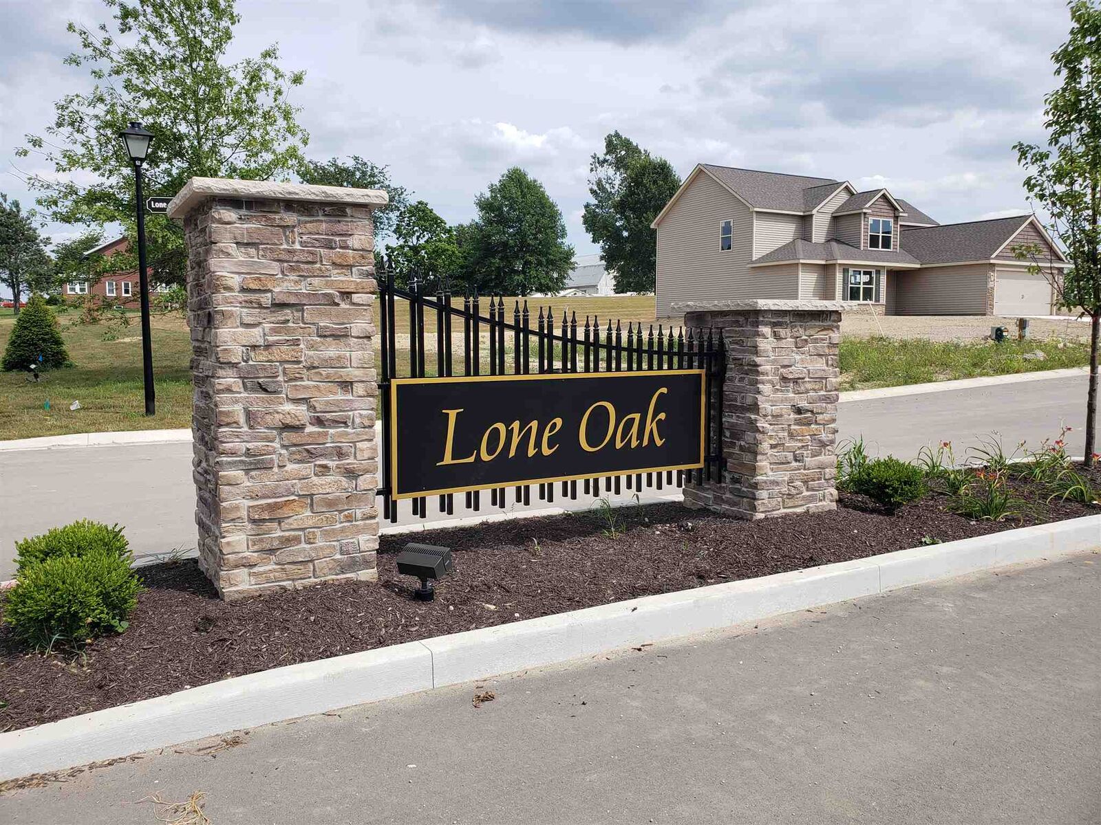 Property Photo: 1212 Lone Oak Boulevard IN 46818