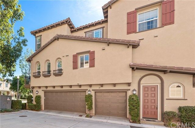 Property Photo: 26 Dietes Court CA 92694