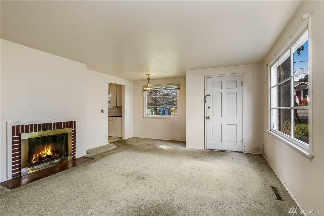 Property Photo: 11204 Fremont Ave N WA 98133