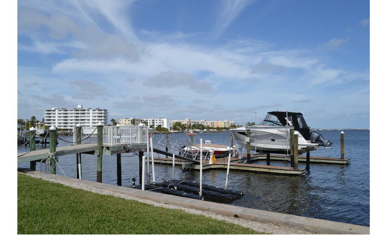 Property Photo:  311 E Ocean Avenue 308  FL 33462 