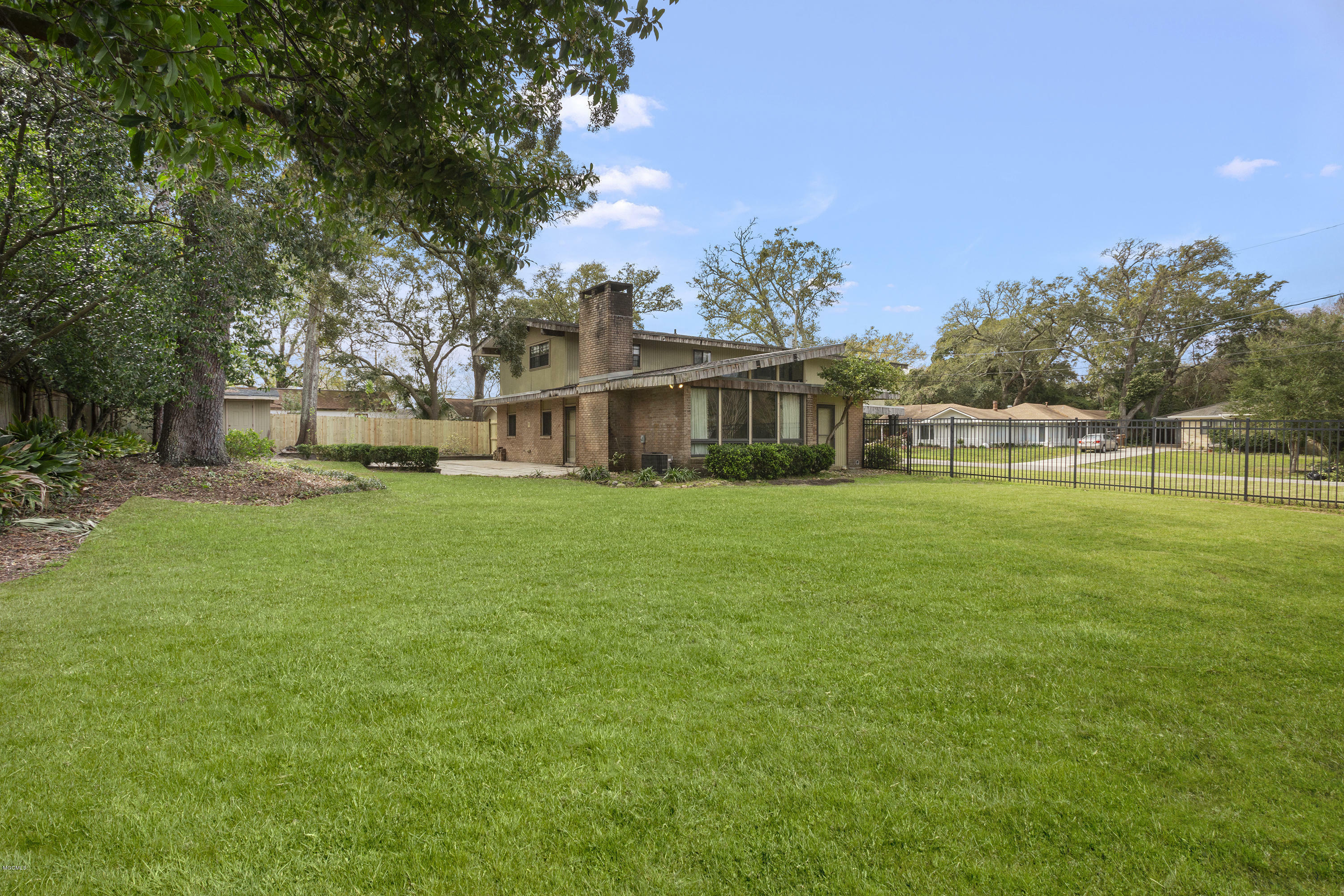 Property Photo:  426 Donwood Place  MS 39530 