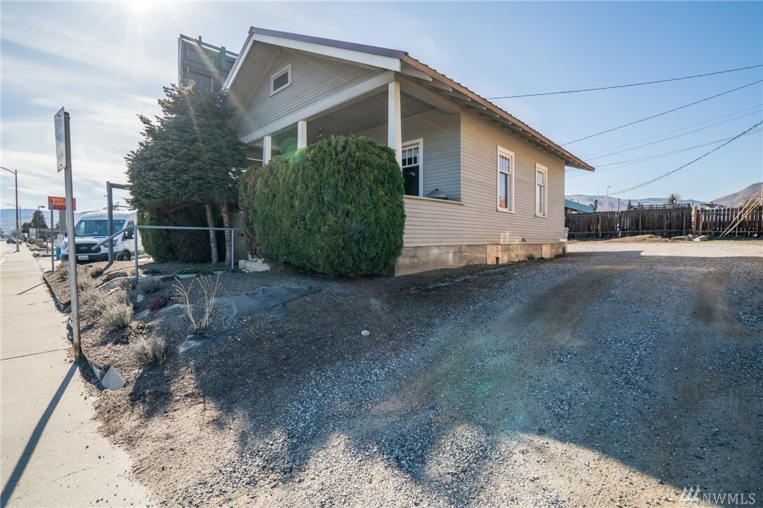 Property Photo:  406 N Mission St  WA 98801 