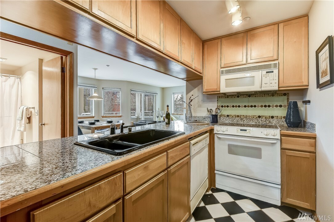 Property Photo:  1707 NW 59th St 101  WA 98107 