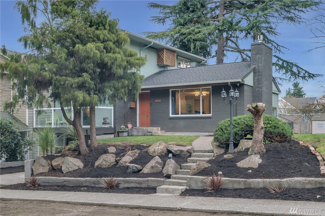 Property Photo:  4570  36th Avenue W  WA 98199 