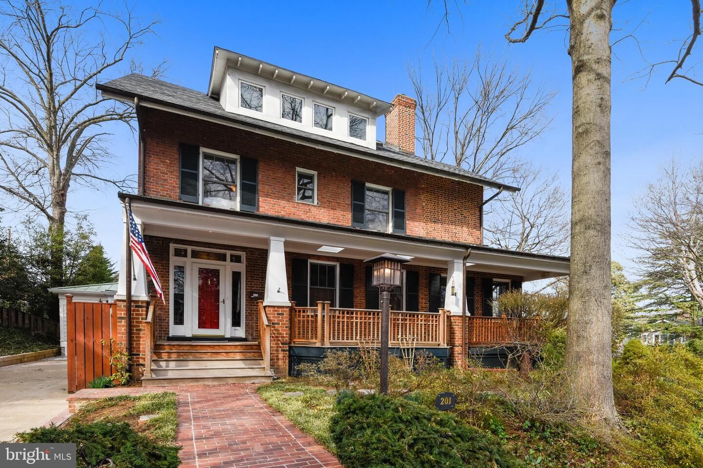 Property Photo: 201 W Walnut Street VA 22301