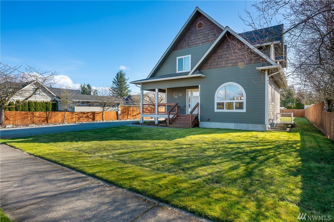 Property Photo:  1777 Main St  WA 98264 