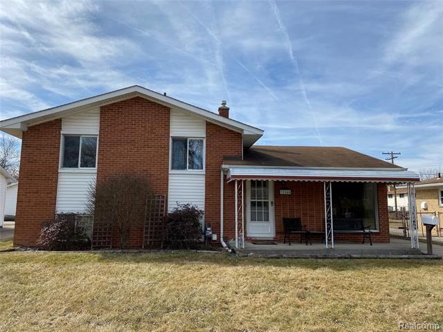 Property Photo:  31640 Sweetbriar Drive  MI 48173 