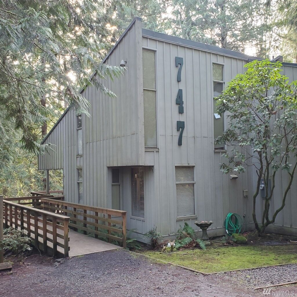 Property Photo: 747 E Promontory Rd WA 98584