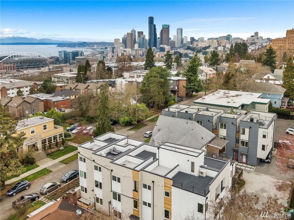 Property Photo: 1530 13th Ave S B WA 98144