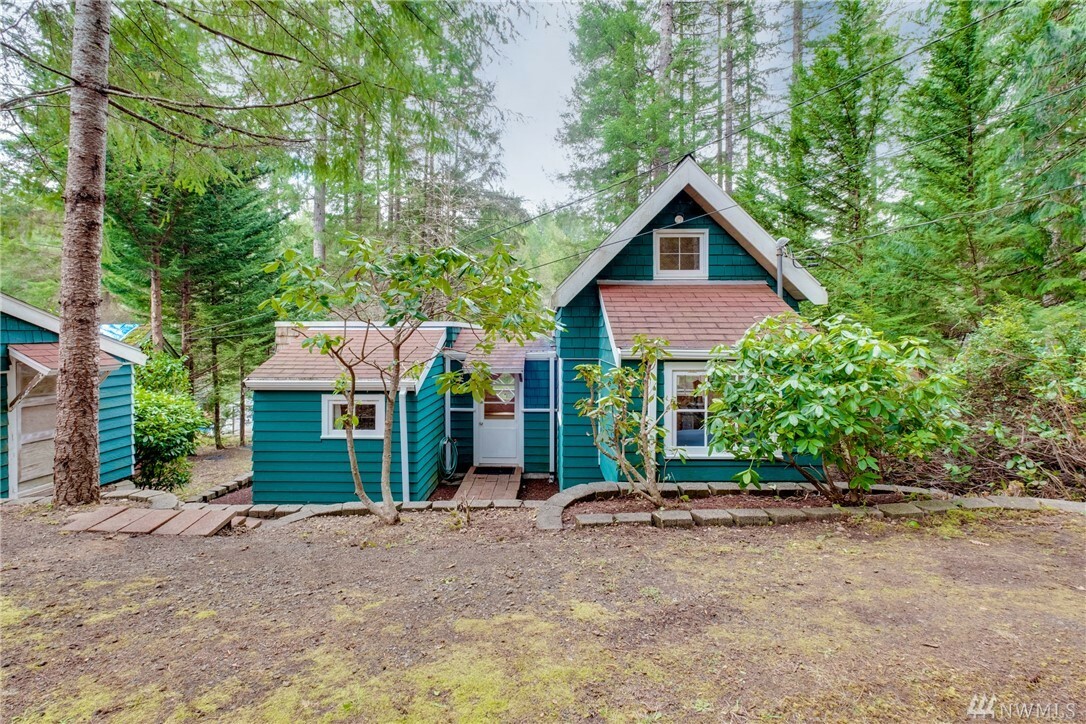 Property Photo: 13751 Wye Lake Blvd SW WA 98367