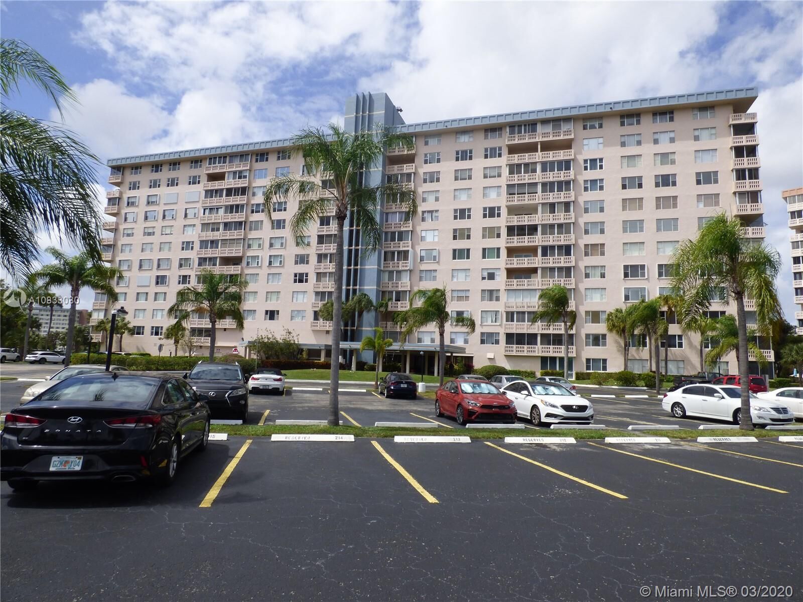 Property Photo: 4001 Hillcrest Dr 1107 FL 33021