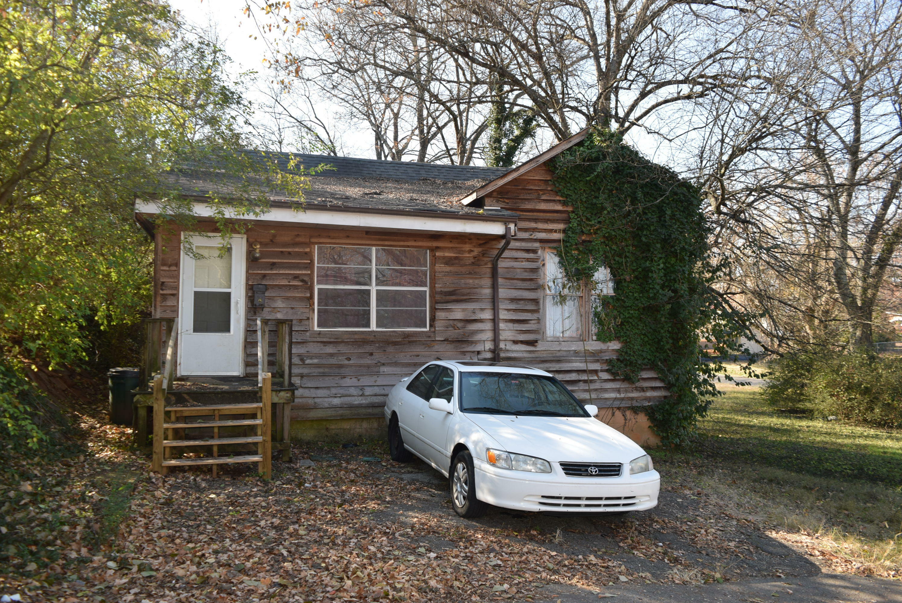 Property Photo:  102 S Kilgore St  TN 37303 