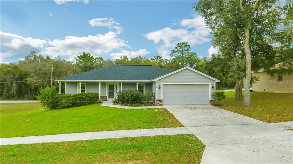 Property Photo: 307 Stonepoint Lane FL 32159