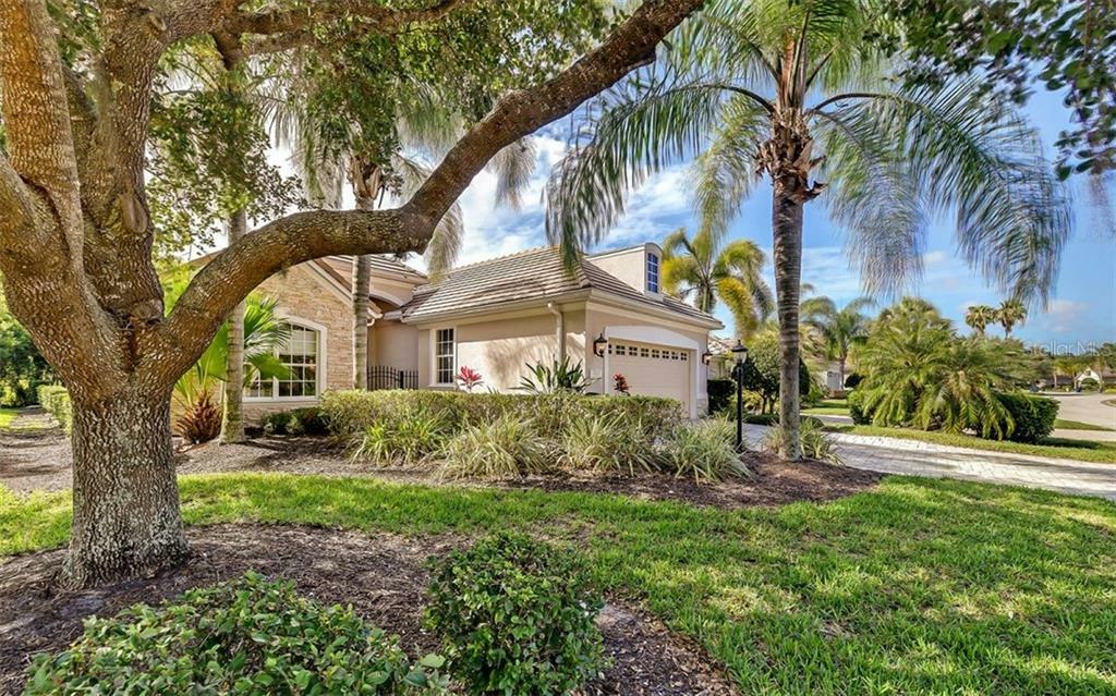 Property Photo:  7427 Edenmore Street  FL 34202 