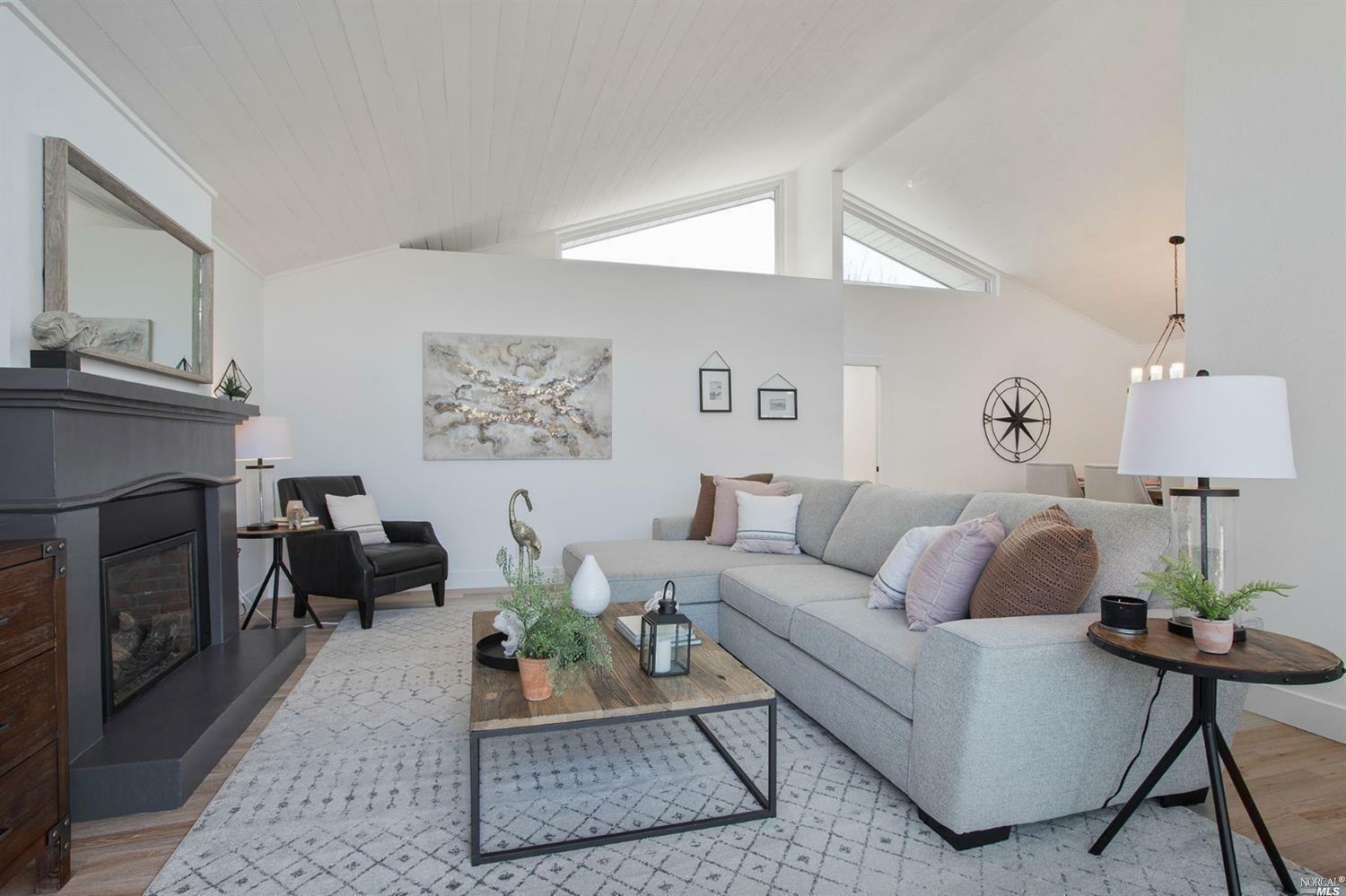 Property Photo: 92 Via La Brisa CA 94939