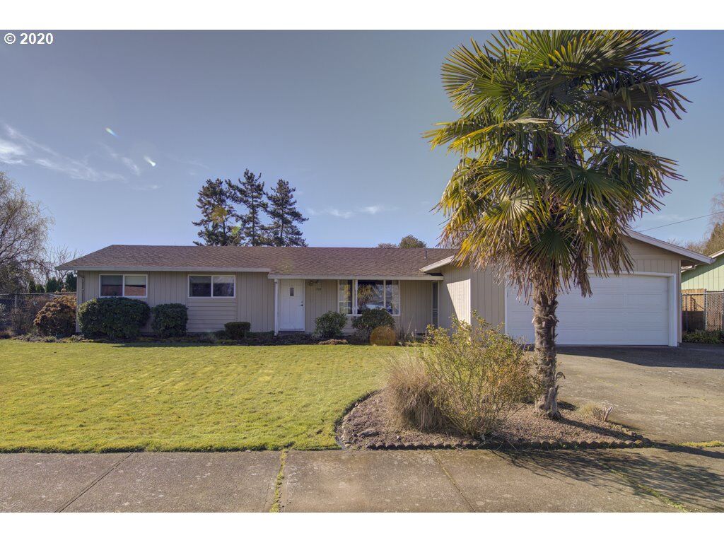 Property Photo:  724 NE 24th St  OR 97128 