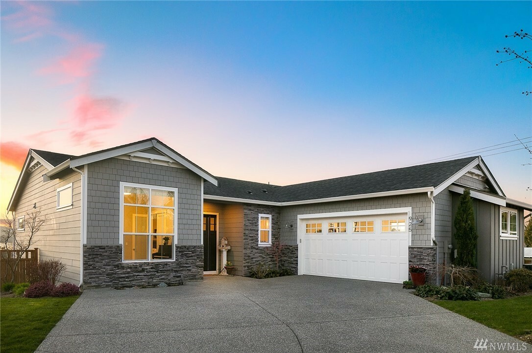 Property Photo: 925 9th Ave N WA 98020