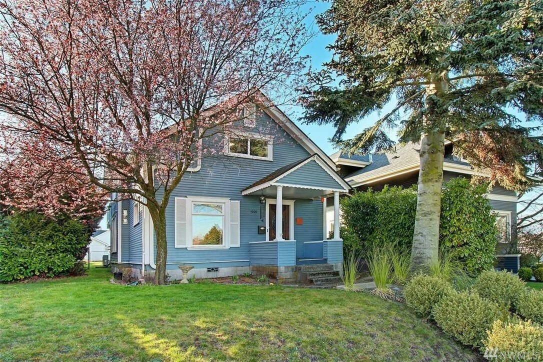 Property Photo:  1606 Colby Ave  WA 98201 