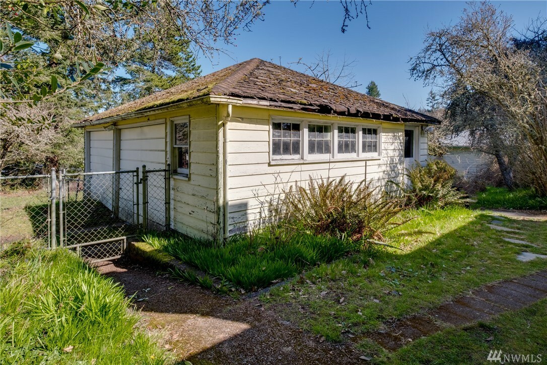 Property Photo:  2416 Trenton Ave NE  WA 98310 