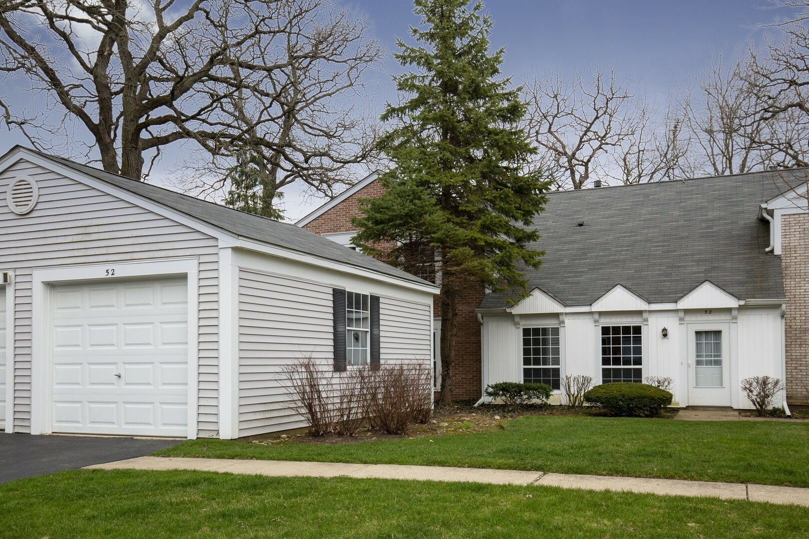 Property Photo:  52 Hickory Lane  IL 60013 