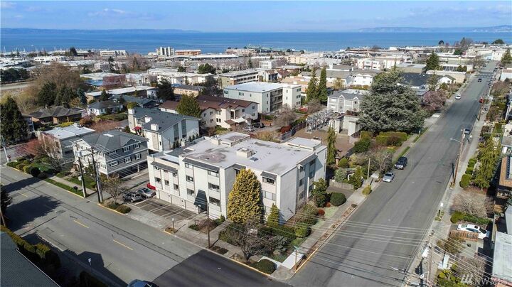Property Photo:  325  Walnut 102  WA 98020 