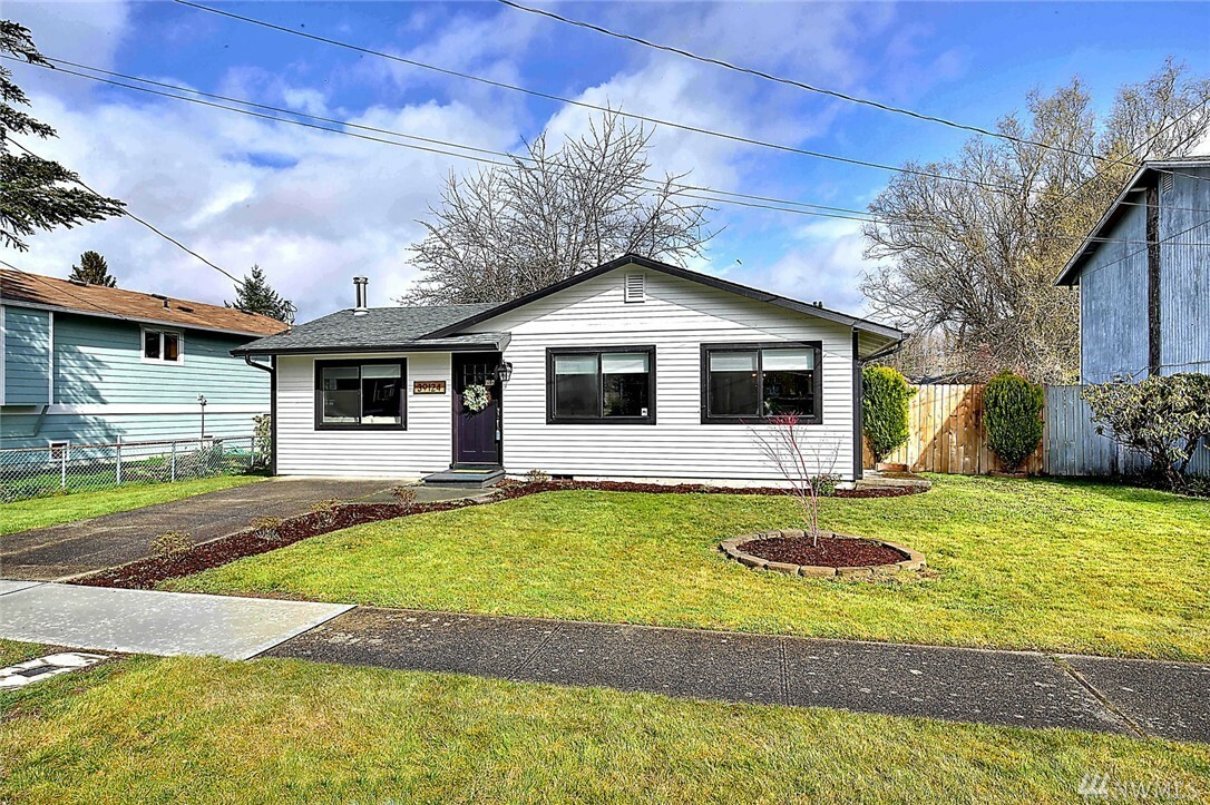 Property Photo:  39124 SE Gamma St  WA 98065 