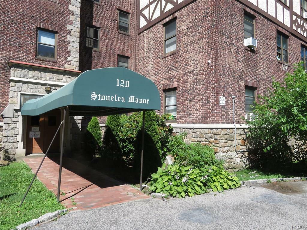 Property Photo: 120 Stonelea Place 3H NY 10801