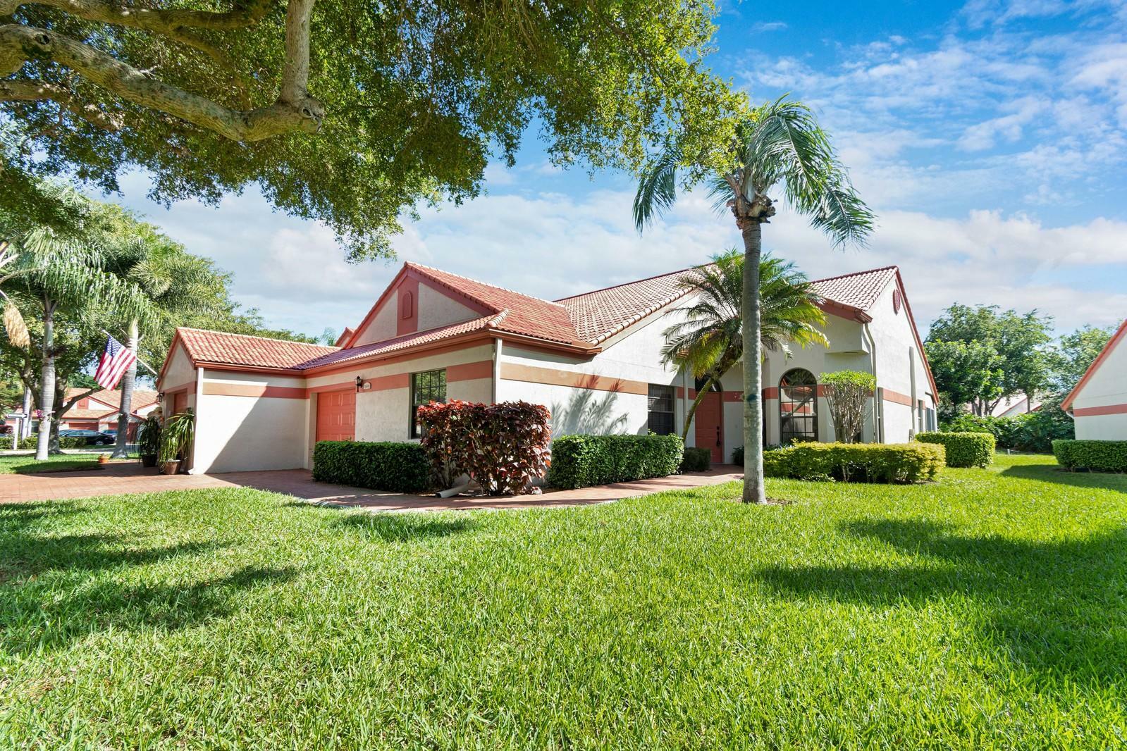 Property Photo:  7569 Lexington Club Boulevard B  FL 33446 