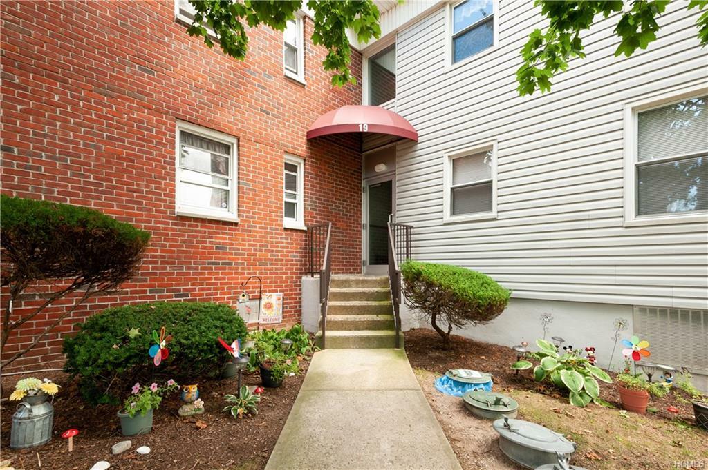 Property Photo:  19 Burbank Street 2C  NY 10710 