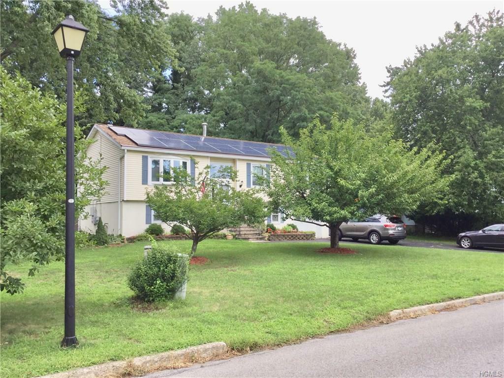 Property Photo:  7 Creamery Drive  NY 12553 