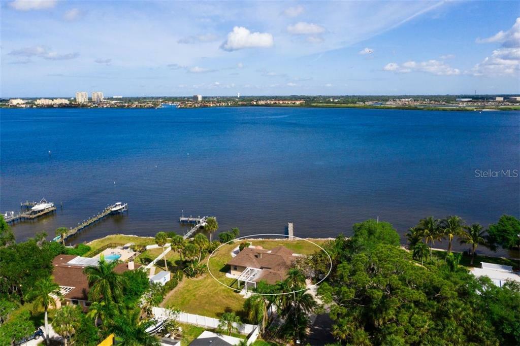 Property Photo:  105 17th Street NE  FL 34208 