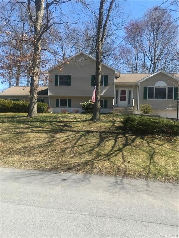 Property Photo:  8 Saratoga Road  NY 12550 