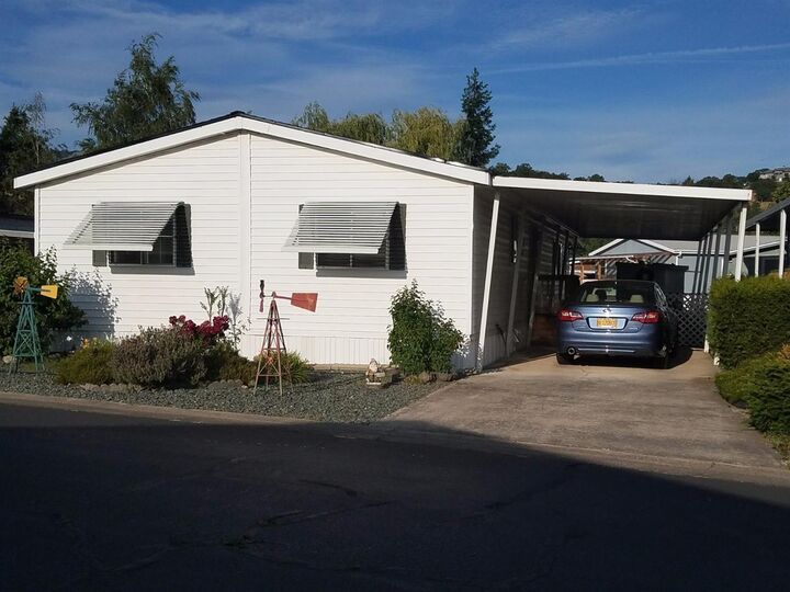 300 Luman Road 40  Phoenix OR 97535 photo