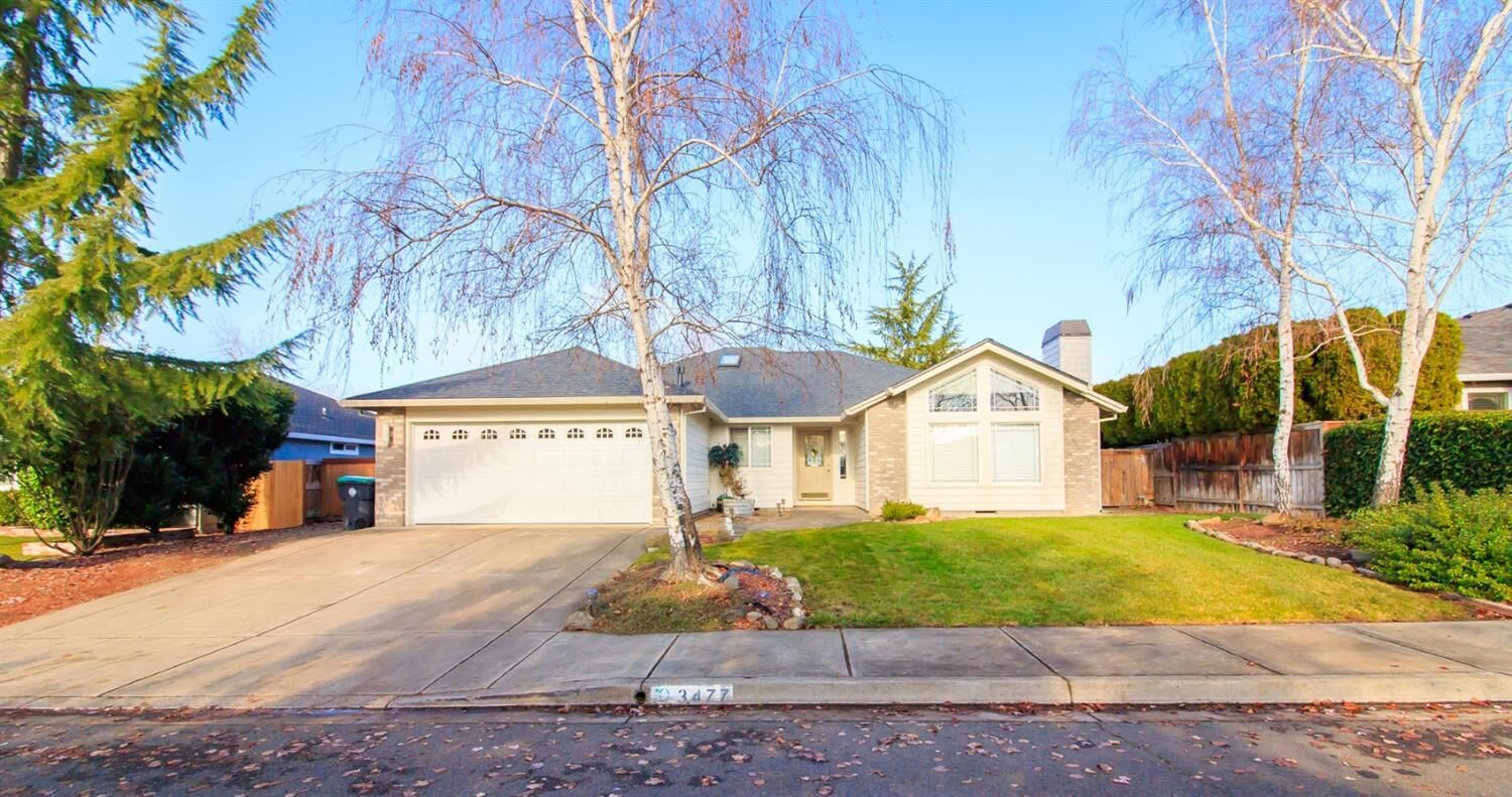 Property Photo: 3477 Blue Blossom Drive OR 97504