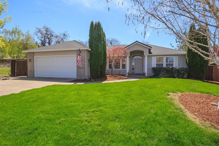 1214 Stonegate Drive  Eagle Point OR 97524 photo