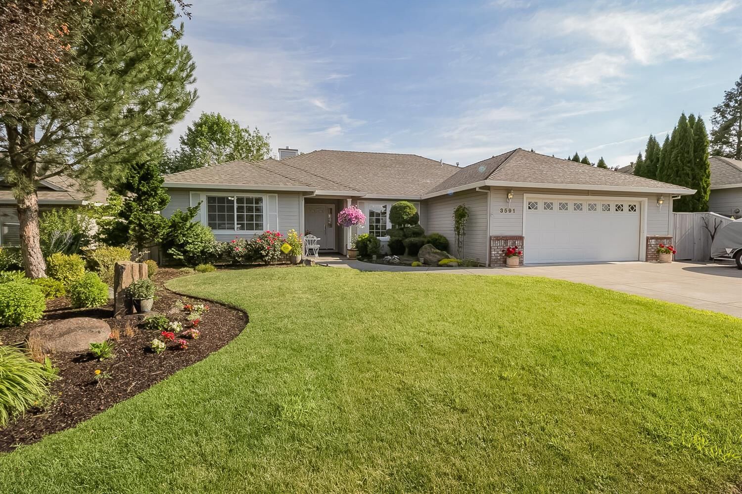 Property Photo:  3591 Alderwood Drive  OR 97504 