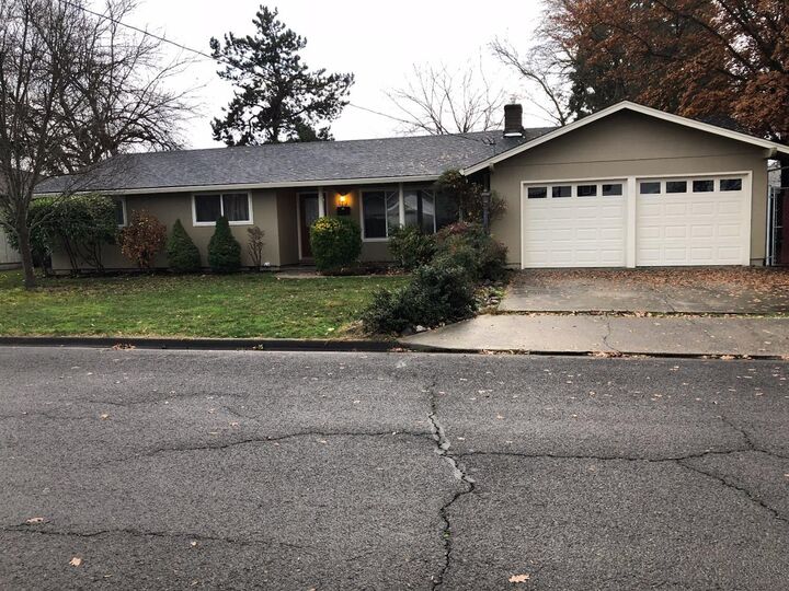 110 Victoria Way  Central Point OR 97502 photo