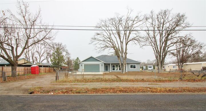 594 W Gregory Road  Central Point OR 97502 photo