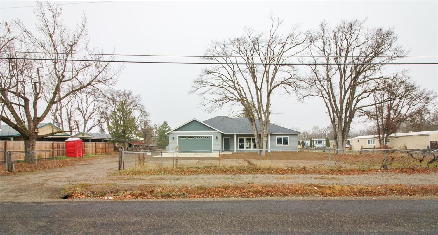 Property Photo:  594 W Gregory Road  OR 97502 