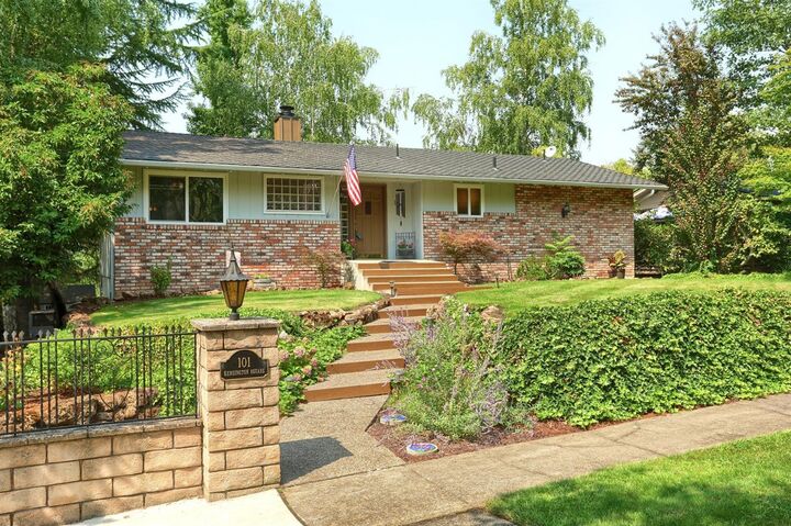 101 Kensington  Medford OR 97504 photo