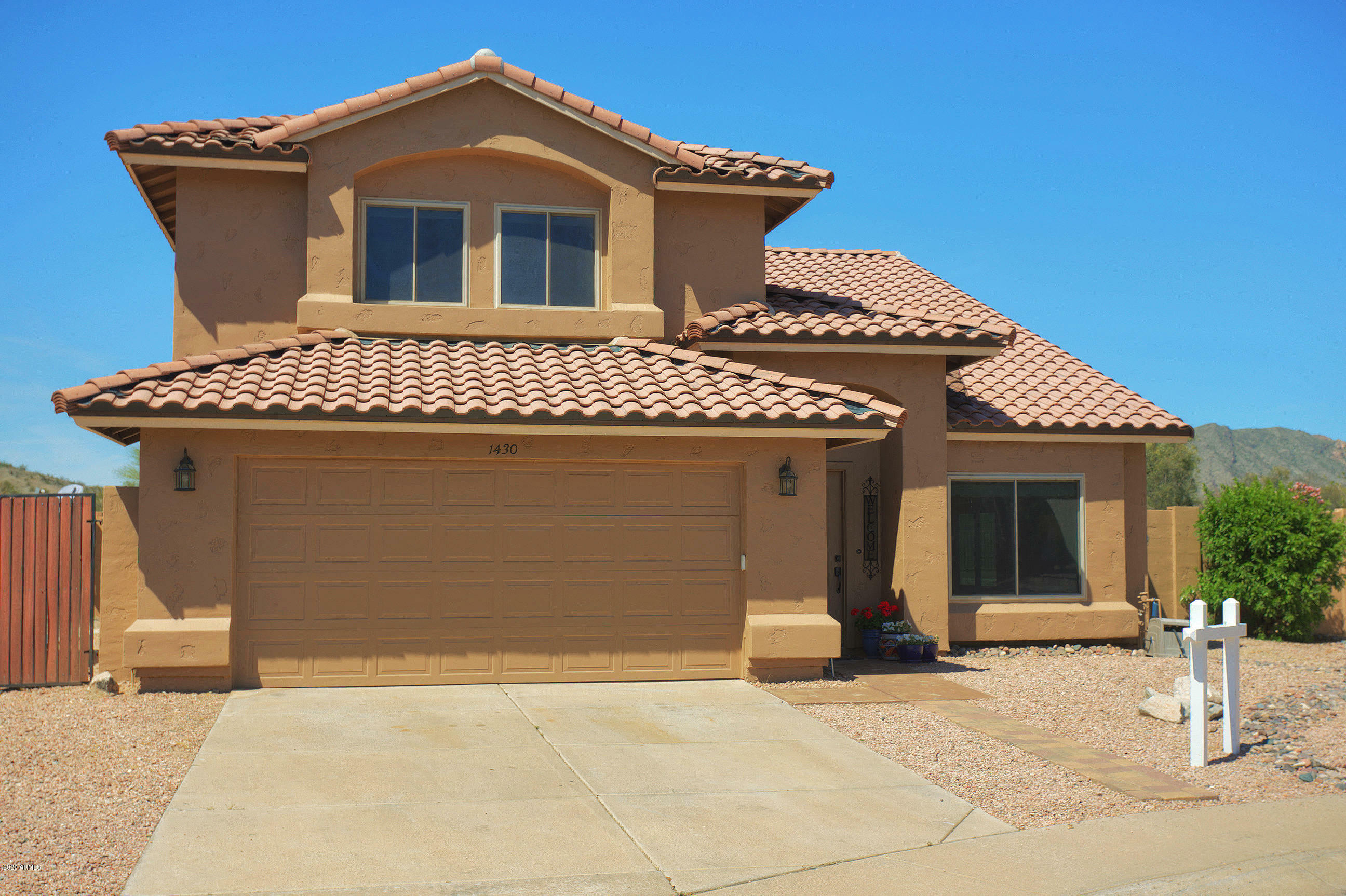 Property Photo:  1430 E Windsong Drive  AZ 85048 