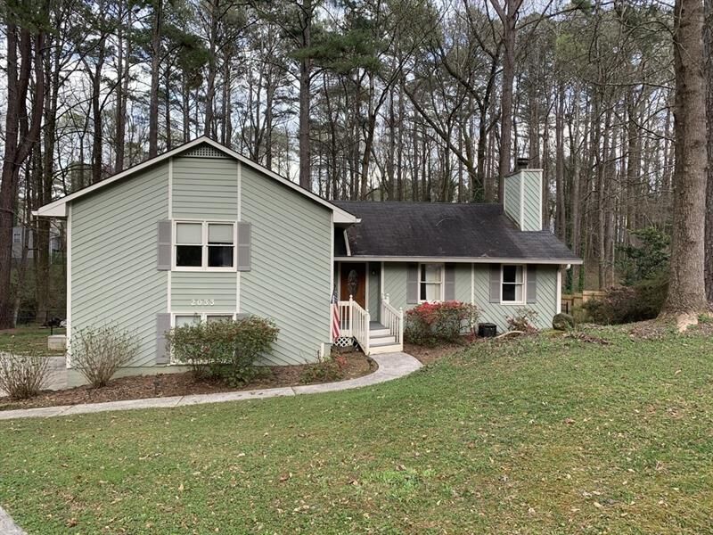 Property Photo: 2033 N Cove Court GA 30066