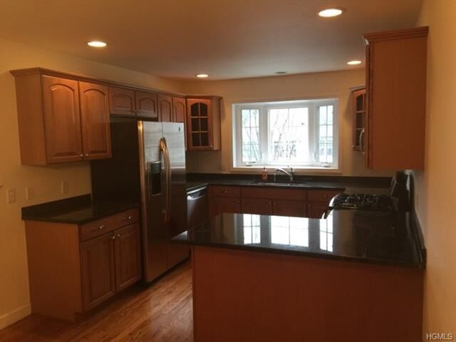 Property Photo:  1033 Ethan Allen Drive  NY 12553 