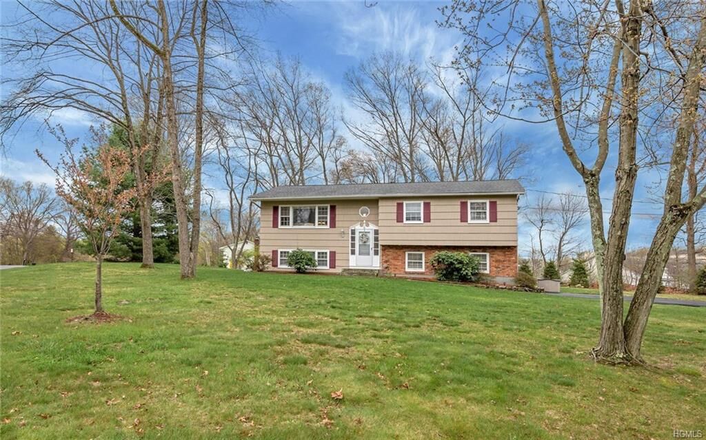 Property Photo:  10 Ashwood Drive  NY 10901 